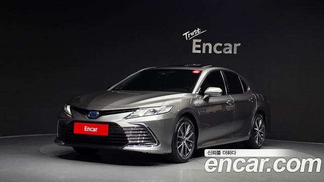 Toyota Camry 2.5 XLE Hybrid — пробег 65 613 км — фото 1 из 5