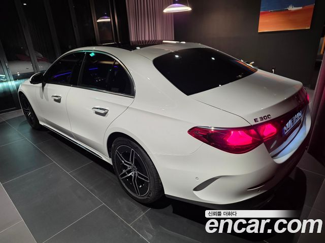 Mercedes-Benz E-Class E300 4MATIC AMG Line — пробег 2 100 км — фото 2 из 5