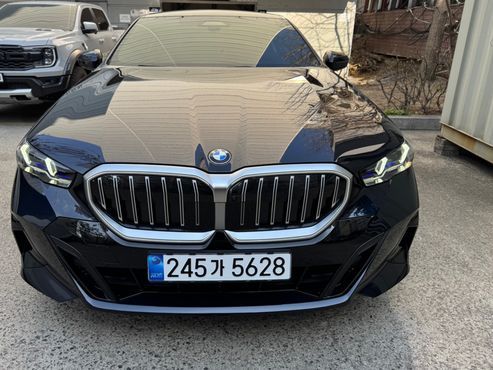 BMW 5-Series 520i M Sport — пробег 2 800 км — фото 3 из 5