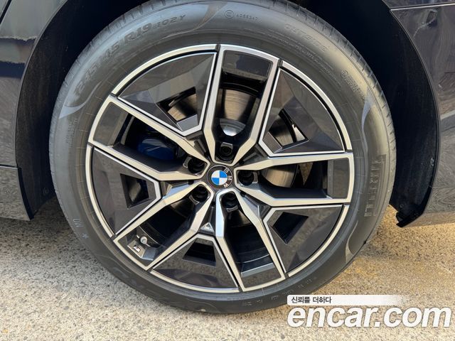 BMW 5-Series 520i M Sport — пробег 2 800 км — фото 5 из 5