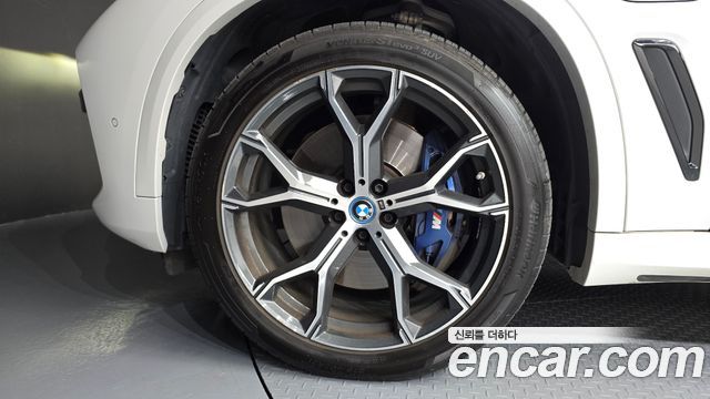 BMW X5 xDrive 45e M Sport — пробег 40 539 км — фото 5 из 5