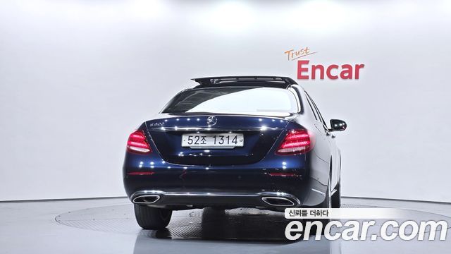 Mercedes-Benz E-Class из Кореи Encar