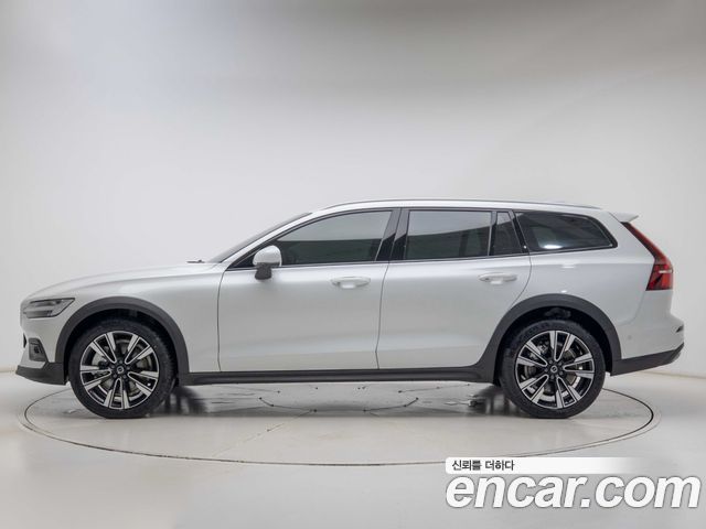 Volvo V60 B5 Ultra AWD — пробег 1 516 км — фото 3 из 5