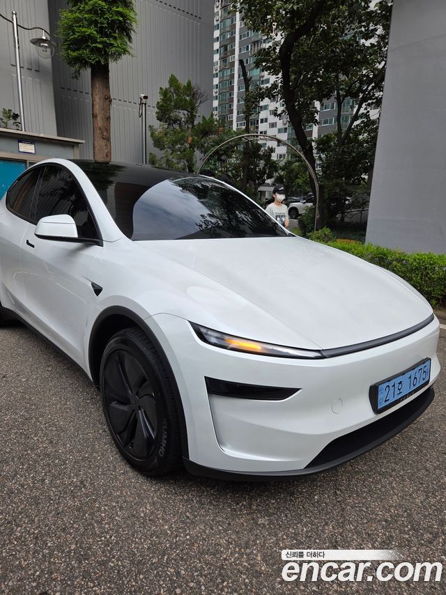 Tesla Model Y Premium RWD — пробег 600 км — фото 5 из 5
