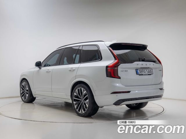 Volvo XC90 B6 Ultra Dark — пробег 4 692 км — фото 4 из 5