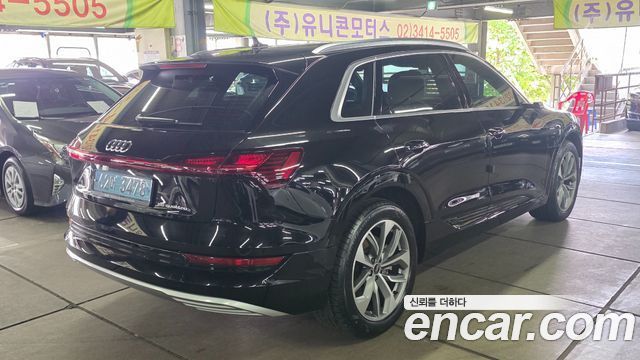 Audi e-tron 55 Quattro — пробег 15 200 км — фото 4 из 5