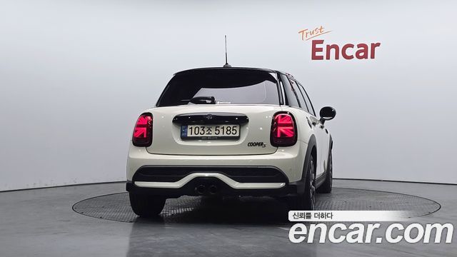Mini Cooper 5Door Classic Launch Pack Third Generation — пробег 6 797 км — фото 4 из 5