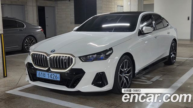 BMW i5 xDrive 40 M Sport — пробег 4 700 км — фото 1 из 5