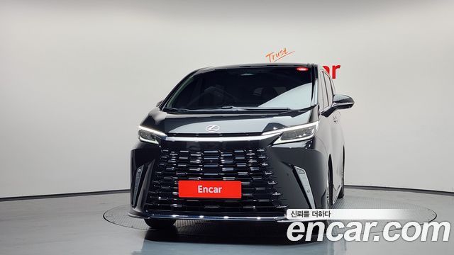 Lexus LM 500h Executive — пробег 5 570 км — фото 3 из 5