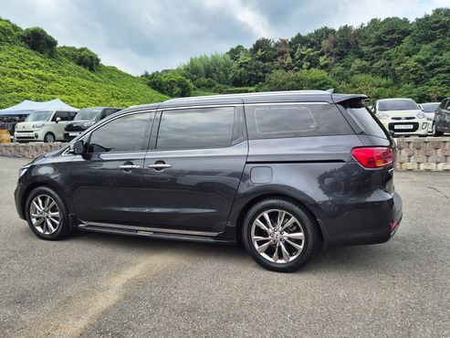 Kia Carnival 9-Seater Prstige — пробег 93 571 км — фото 5 из 5