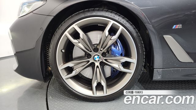BMW 5-Series M550i xDrive — пробег 28 403 км — фото 5 из 5