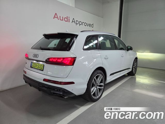 Audi Q7 55 TFSI Quattro Premium — пробег 890 км — фото 2 из 5