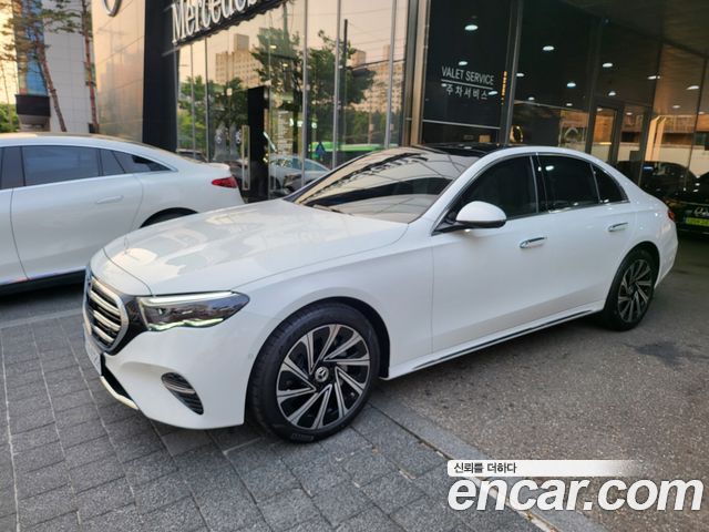 Mercedes-Benz E-Class E300 4MATIC Exclusive — пробег 15 000 км — фото 2 из 5