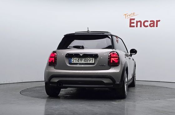 Mini Cooper Classic Plus Launch Pack Third Generation — пробег 69 016 км — фото 4 из 5