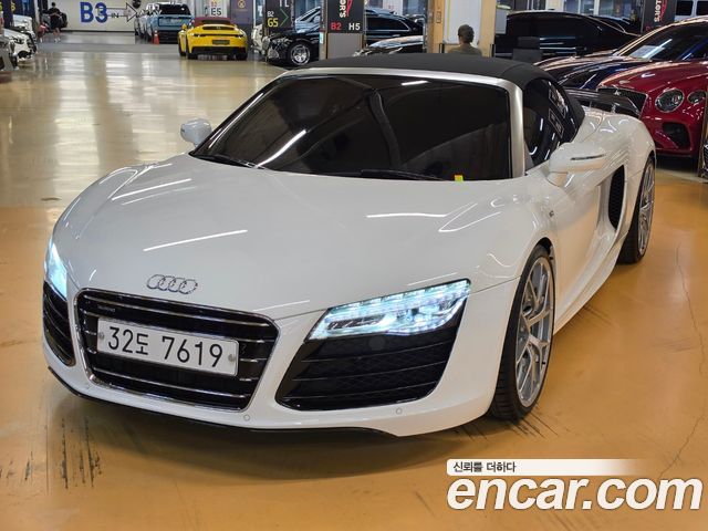 Audi R8 5.2 V10 Spyder — пробег 49 000 км — фото 1 из 5