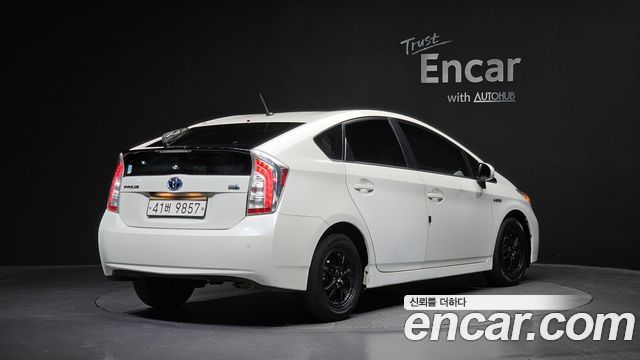 Toyota Prius 1.8 E — пробег 67 122 км — фото 2 из 5
