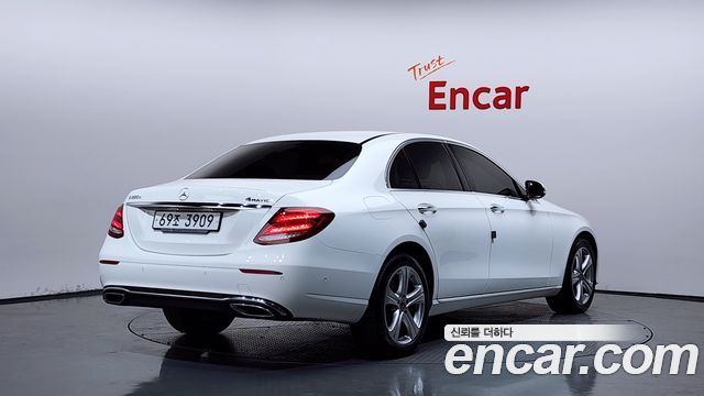 Mercedes-Benz E-Class E220d 4MATIC Avantgarde — пробег 60 674 км — фото 2 из 5