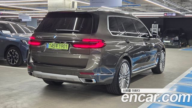 BMW X7 xDrive 40i Design Pure Excellence 7-Seater — пробег 4 650 км — фото 2 из 5