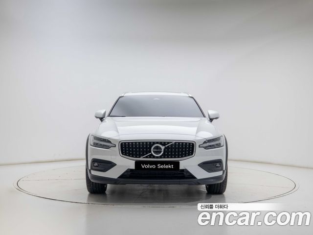 Volvo V60 B5 Ultra AWD — пробег 3 171 км — фото 2 из 5