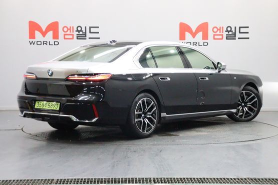 BMW 7-Series 740i sDrive M Sport — пробег 42 397 км — фото 3 из 5