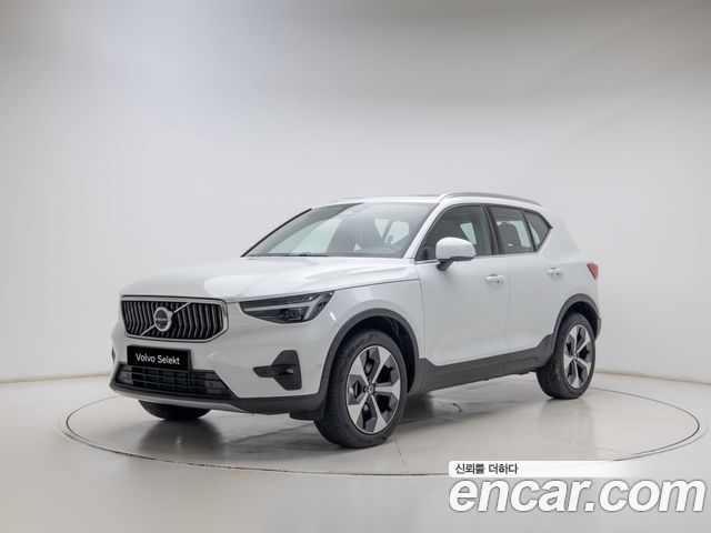 Volvo XC40 B4 Ultra Bright — пробег 805 км — фото 1 из 5