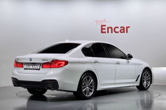 BMW 5-Series 520d xDrive M Sport Package Plus — пробег 93 285 км — фото 2 из 5