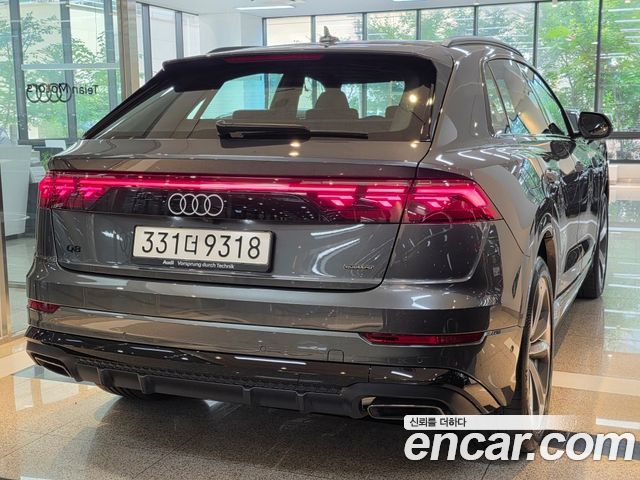 Audi Q8 55 TFSI Quattro Premium — пробег 746 км — фото 2 из 5