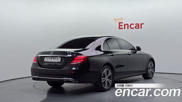 Mercedes-Benz E-Class E220d Avantgarde — пробег 94 671 км — фото 2 из 5