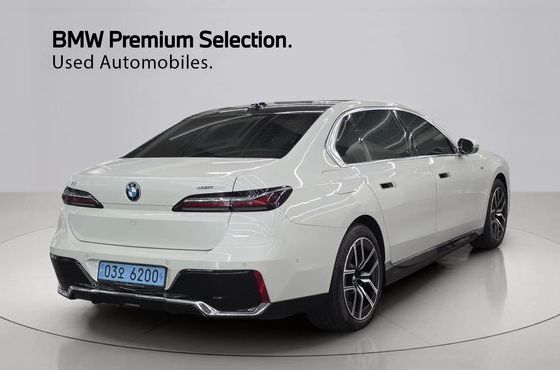 BMW i7 eDrive 50 M Sport — пробег 33 927 км — фото 2 из 5
