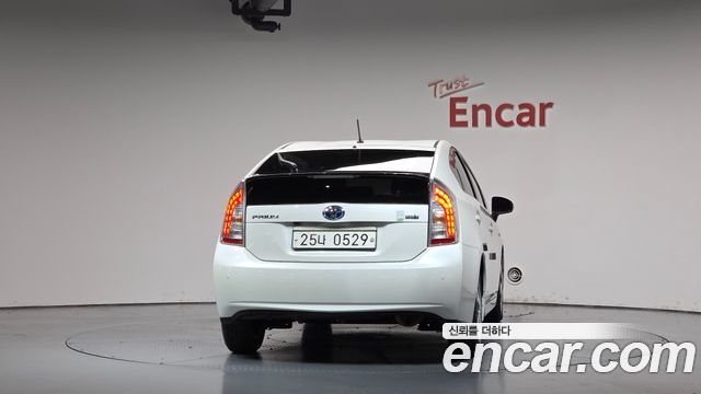 Toyota Prius 1.8 E — пробег 89 509 км — фото 4 из 5