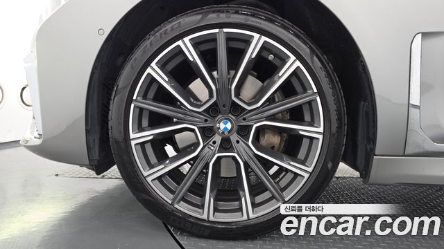 BMW 7-Series 740Li xDrive M Sport Package — пробег 43 963 км — фото 5 из 5