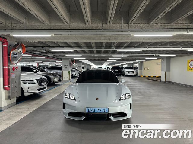 Porsche Taycan 4S — пробег 9 901 км — фото 1 из 5