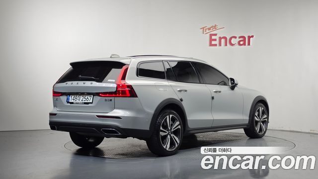 Volvo V60 B5 Pro AWD — пробег 44 667 км — фото 2 из 5