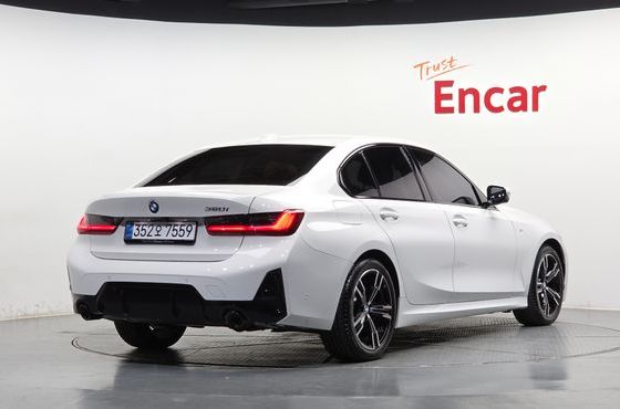 BMW 3-Series 320i M Sport — пробег 5 003 км — фото 2 из 5