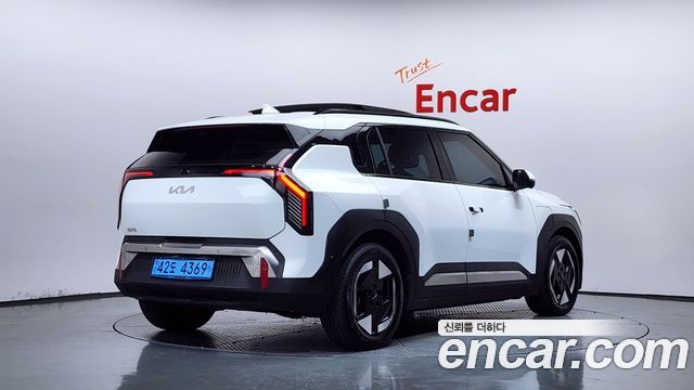 Kia EV3 Long Range 2WD Earth — пробег 60 806 км — фото 2 из 5