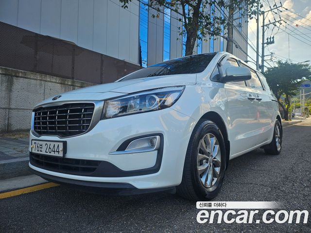 Kia Carnival 11-Seater Deluxe — пробег 133 804 км — фото 1 из 5