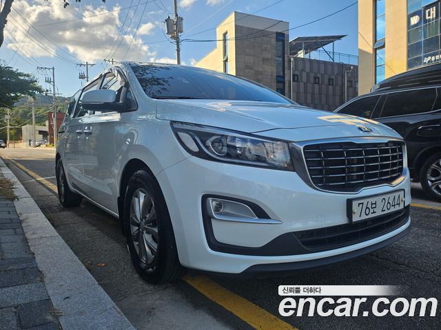 Kia Carnival 11-Seater Deluxe — пробег 133 804 км — фото 2 из 5