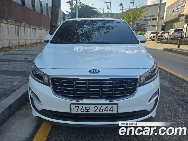 Kia Carnival 11-Seater Deluxe — пробег 133 804 км — фото 3 из 5