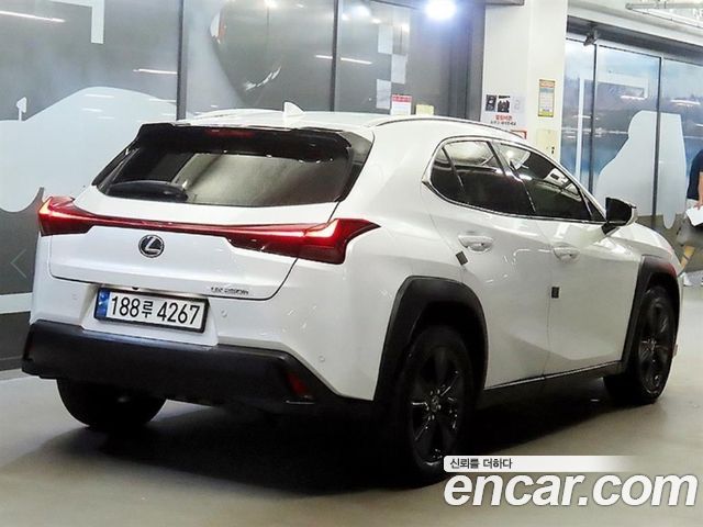 Lexus UX 2.0 2WD — пробег 65 397 км — фото 4 из 5