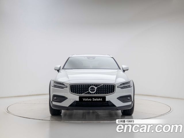 Volvo V60 B5 Ultra AWD — пробег 131 км — фото 2 из 5