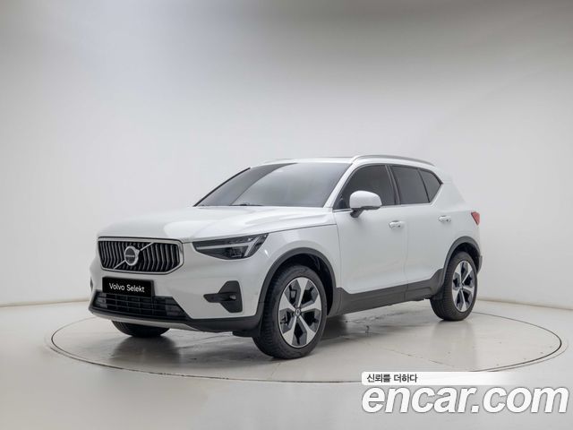 Volvo XC40 B4 Ultra Bright — пробег 8 036 км — фото 1 из 5
