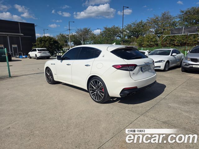 Maserati Levante 3.0 AWD GranSport — пробег 121 100 км — фото 2 из 5