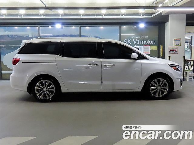 Kia Carnival 9-Seater Noblesse Special — пробег 179 912 км — фото 3 из 5