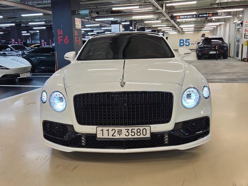 Bentley Flying Spur 4.0 — пробег 28 500 км — фото 1 из 5