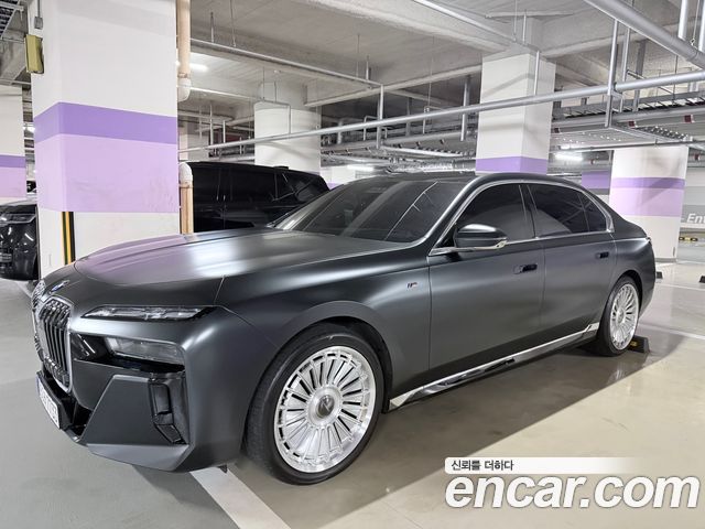 BMW 7-Series 740i sDrive M Sport — пробег 40 000 км — фото 1 из 5