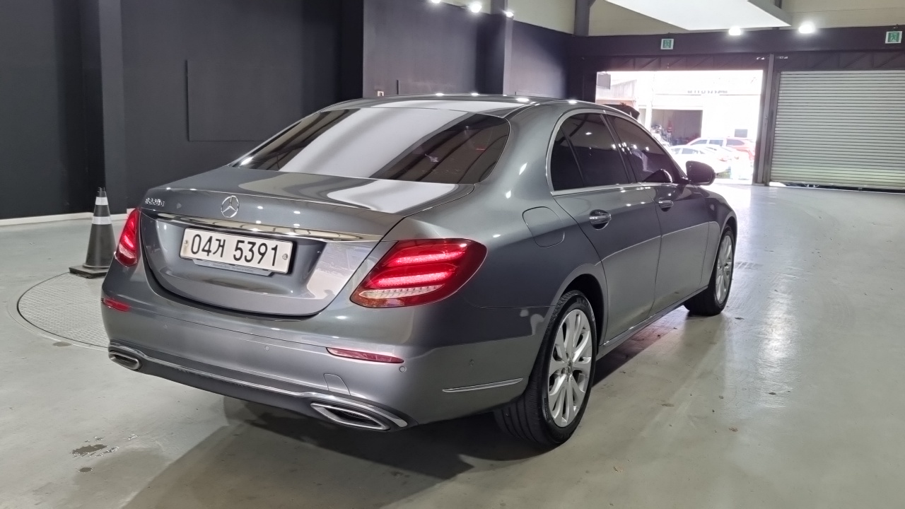 Mercedes-Benz E-Class из Кореи Encar