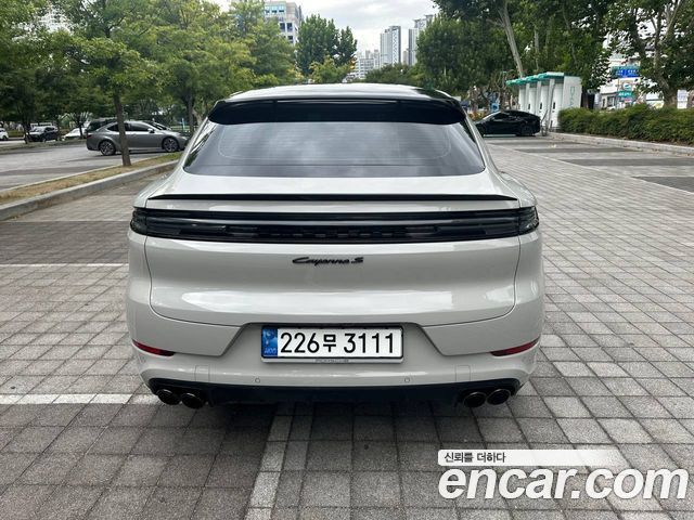 Porsche Cayenne 3.0 S E-Hybrid Coupe — пробег 26 000 км — фото 2 из 5
