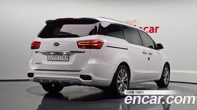 Kia Carnival из Кореи Encar