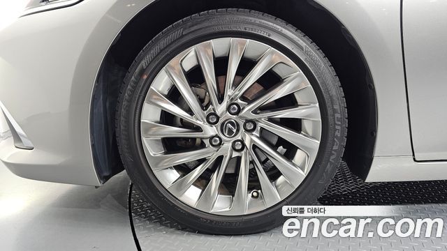 Lexus ES Executive — пробег 41 343 км — фото 5 из 5