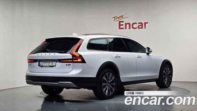 Volvo V90 B5 Pro AWD — пробег 132 222 км — фото 2 из 5